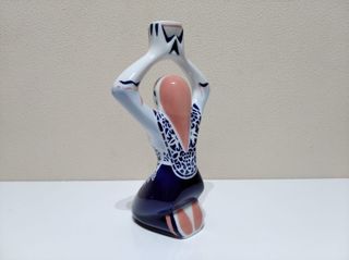 Figura sargadelos ofrenda al vino mujer