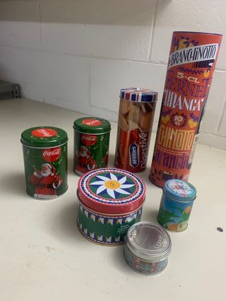 9 scatole di latta Vintage