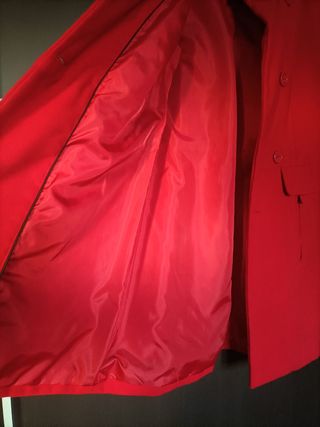 Abrigo de paño rojo