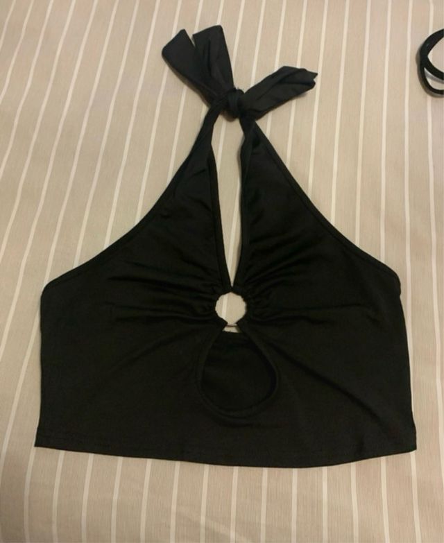 Top negro cuello halter