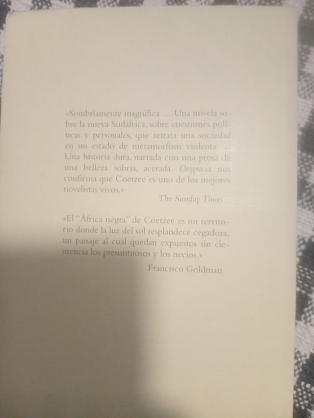 Desgracia (Literatura Mondadori / Mondadori Literature) (Spanish Edition)