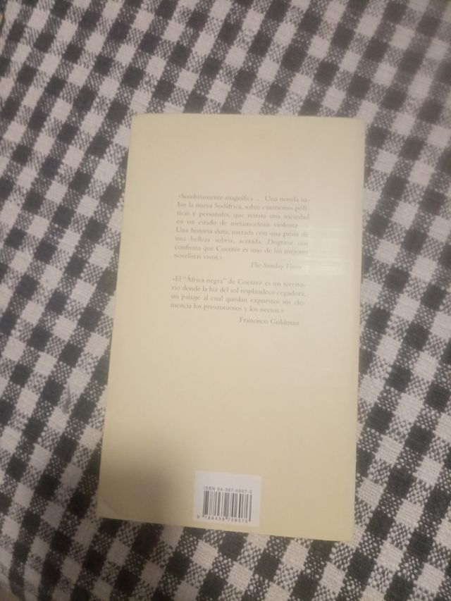 Desgracia (Literatura Mondadori / Mondadori Literature) (Spanish Edition)