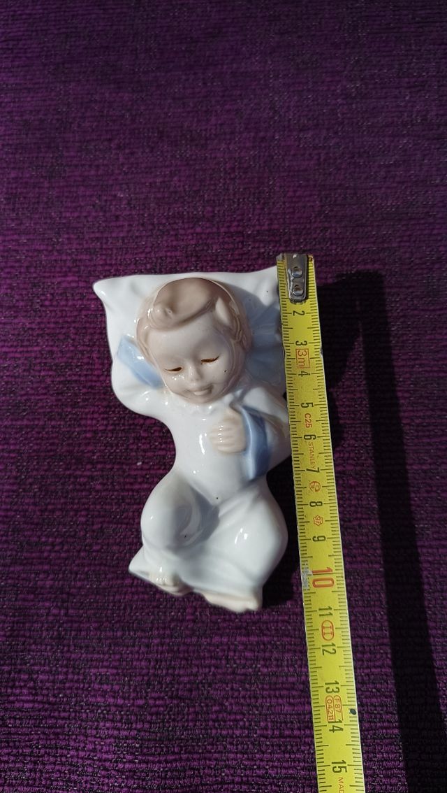 Figura porcelana niño bebe