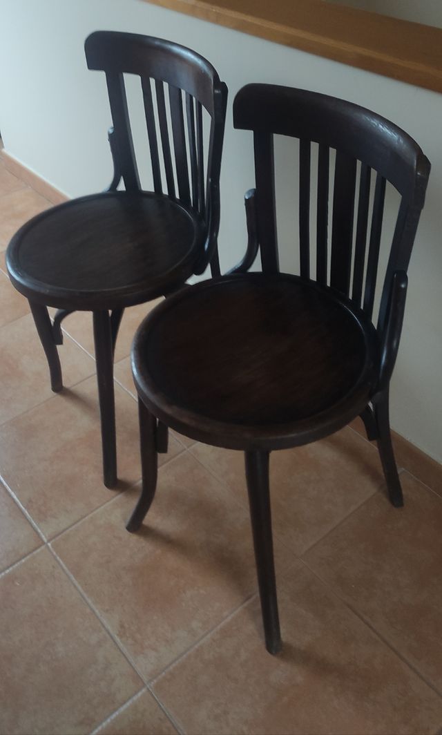 2 sillas antiguas madera 