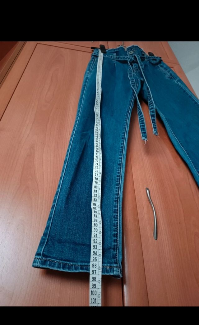Pantalón jeans.