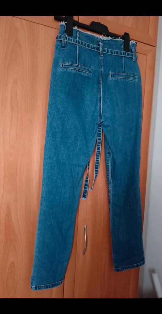 Pantalón jeans.