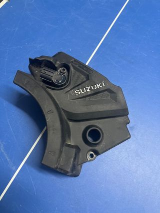 Tapa cubre piñon gsxr 125