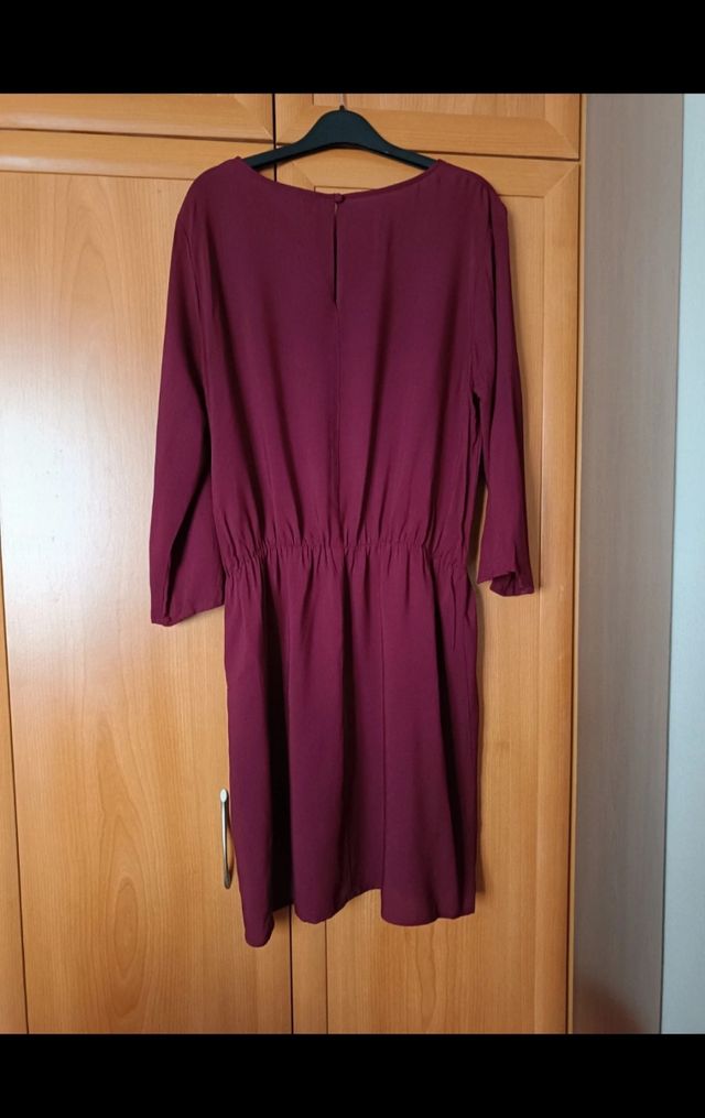 Vestido burdeos. H&M