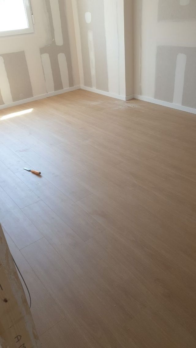 instalación tarimas flotantes/ suelos vinilicos