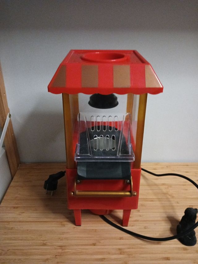 Máquina de Pipocas Retro Vermelha e Dourada