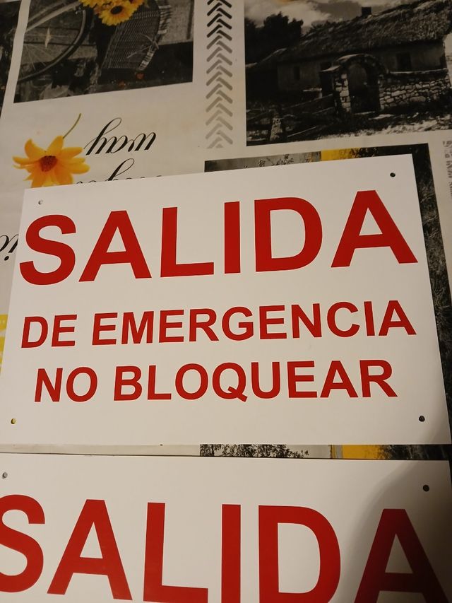 Carteles SALIDA DE EMERGENCIAS