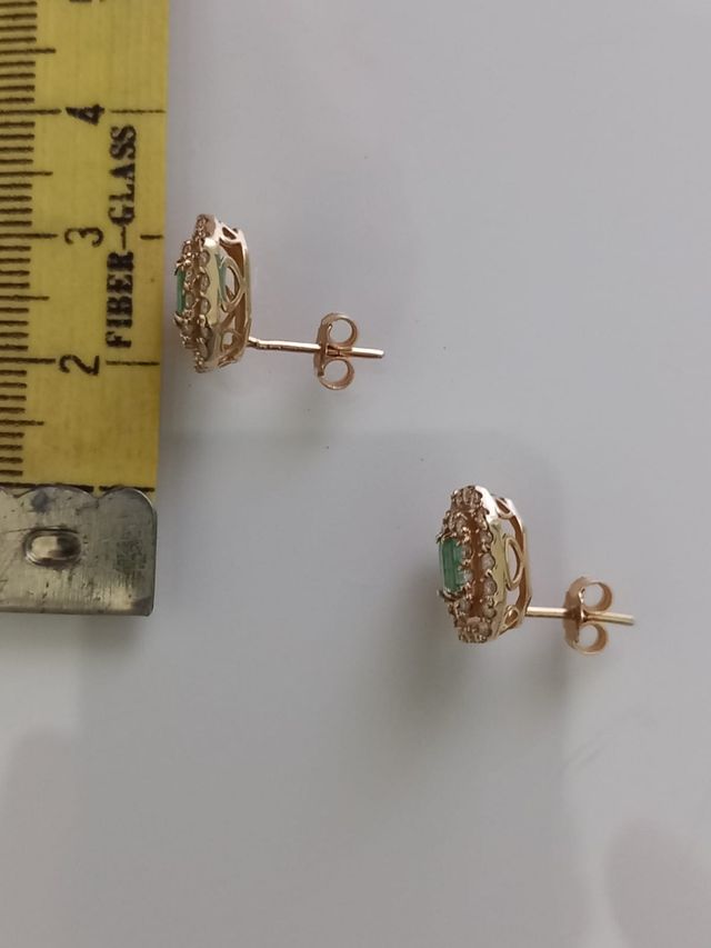 Orecchini in oro 14 ct con smeraldi e di