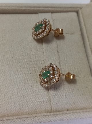 Orecchini in oro 14 ct con smeraldi e di