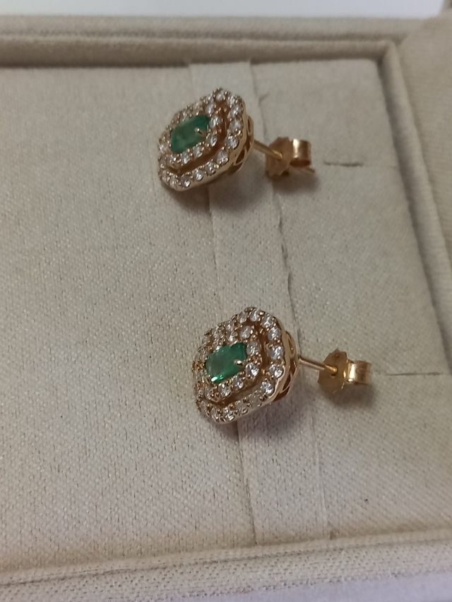 Orecchini in oro 14 ct con smeraldi e di