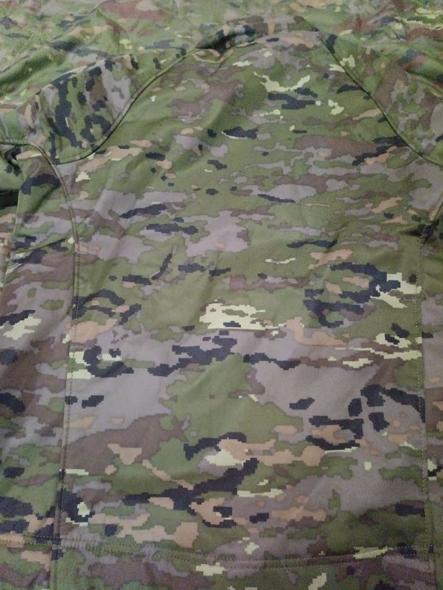 Forro polar verde pixelado