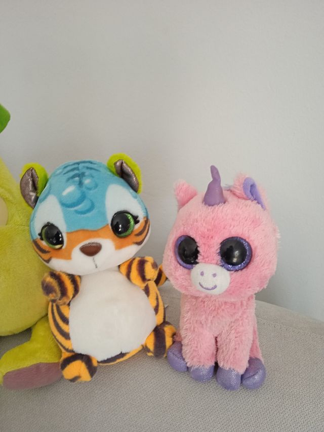 Peluches varios como nuevos