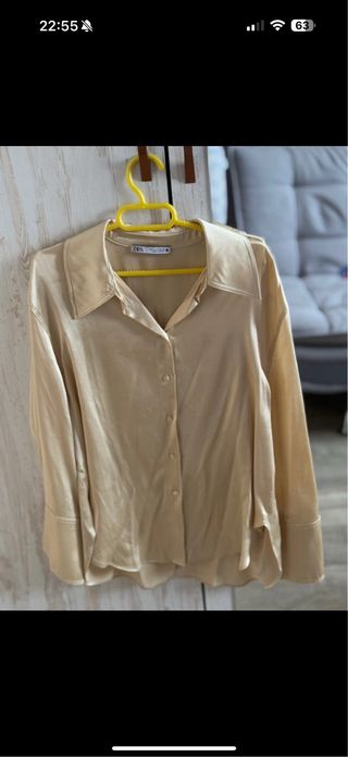 Camisa dorada de Zara