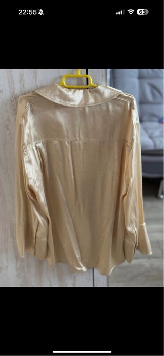 Camisa dorada de Zara