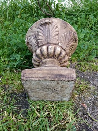 Vaso em cimento branco envelhecido