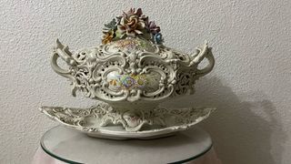 Sopera de porcelana. 