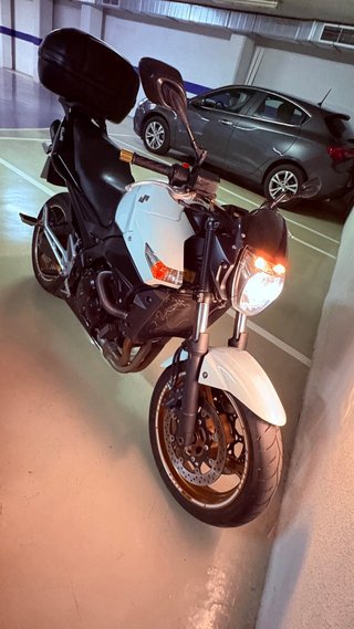 Moto Suzuki gsr 600 2010