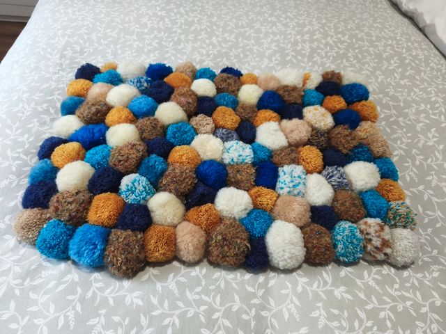 Alfombra Pompones de lana