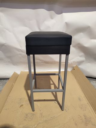 TABURETE ALTO DE PIES DE HIERRO Y ASIENTO DE CUERO