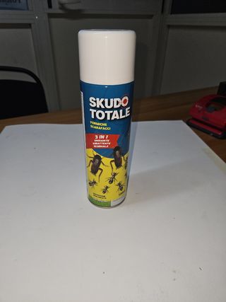 Insetticida spray scarafaggi formiche