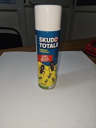 Insetticida spray scarafaggi formiche
