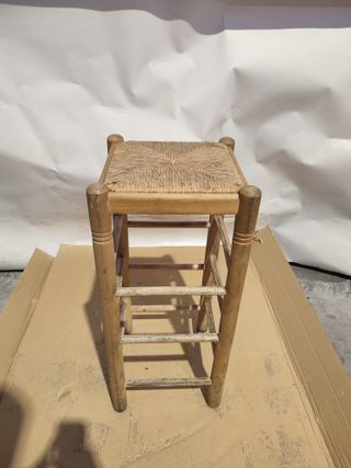TABURETE DE MIMBRE ALTO