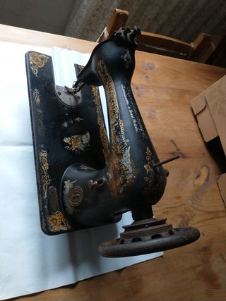 Maquina coser antigua