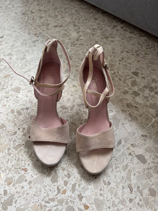 Zapatos abiertos de tacón