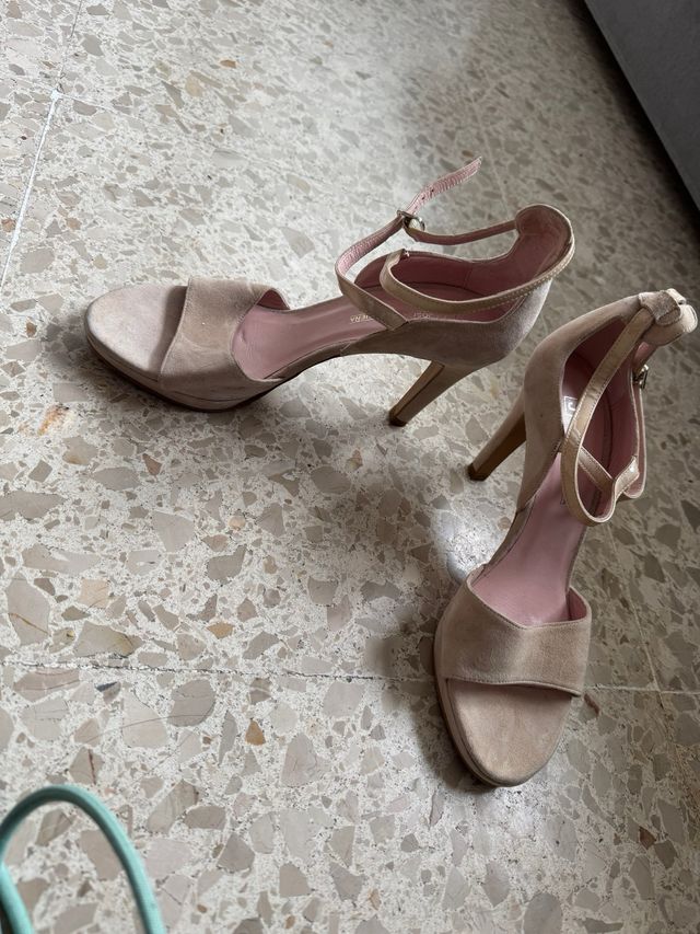 Zapatos abiertos de tacón