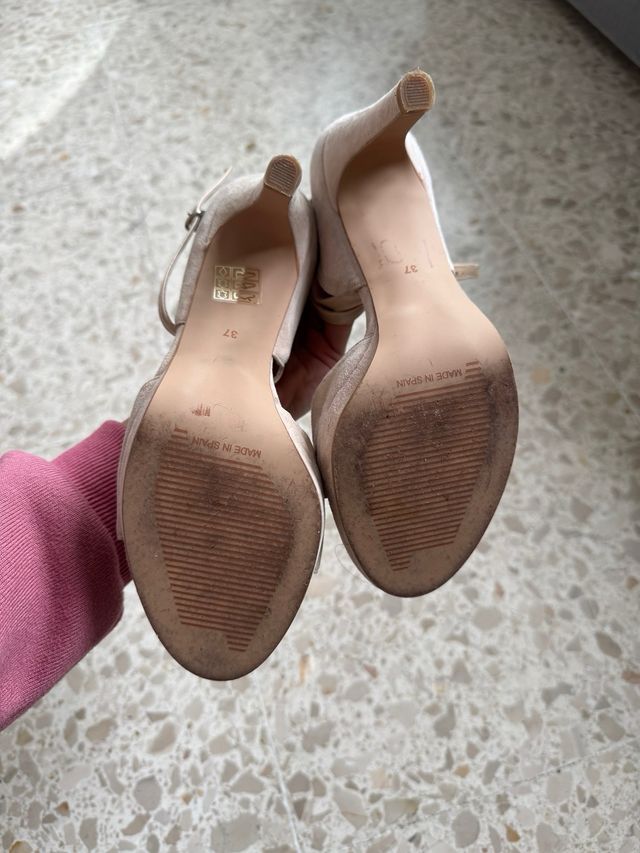 Zapatos abiertos de tacón