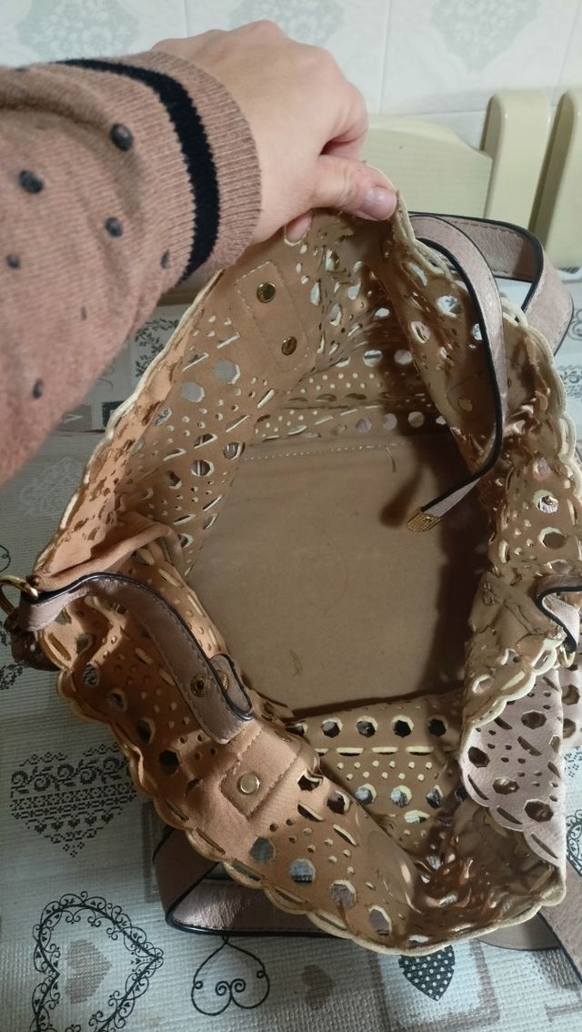 Borsa traforata con pochette