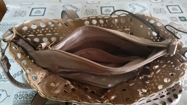 Borsa traforata con pochette