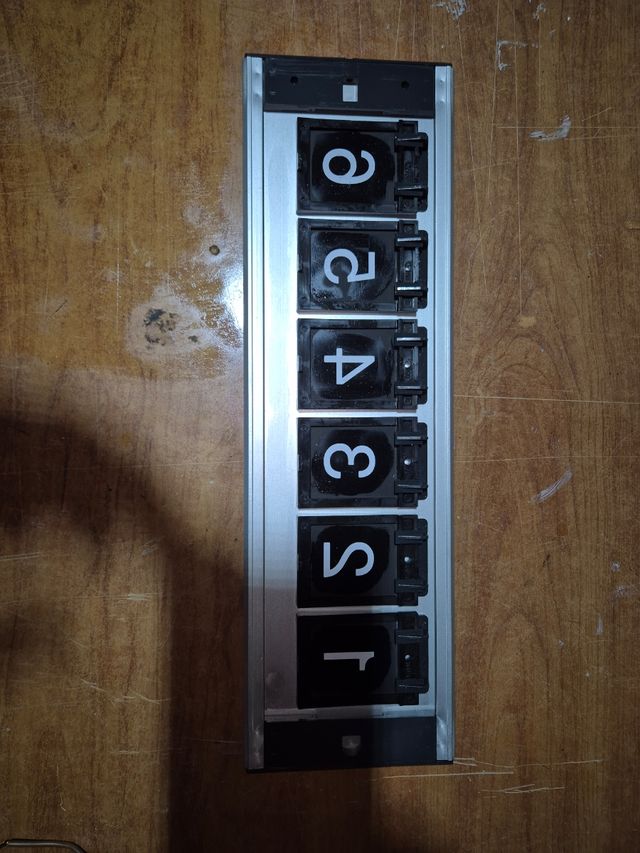 Indicatore piano per ascensore 