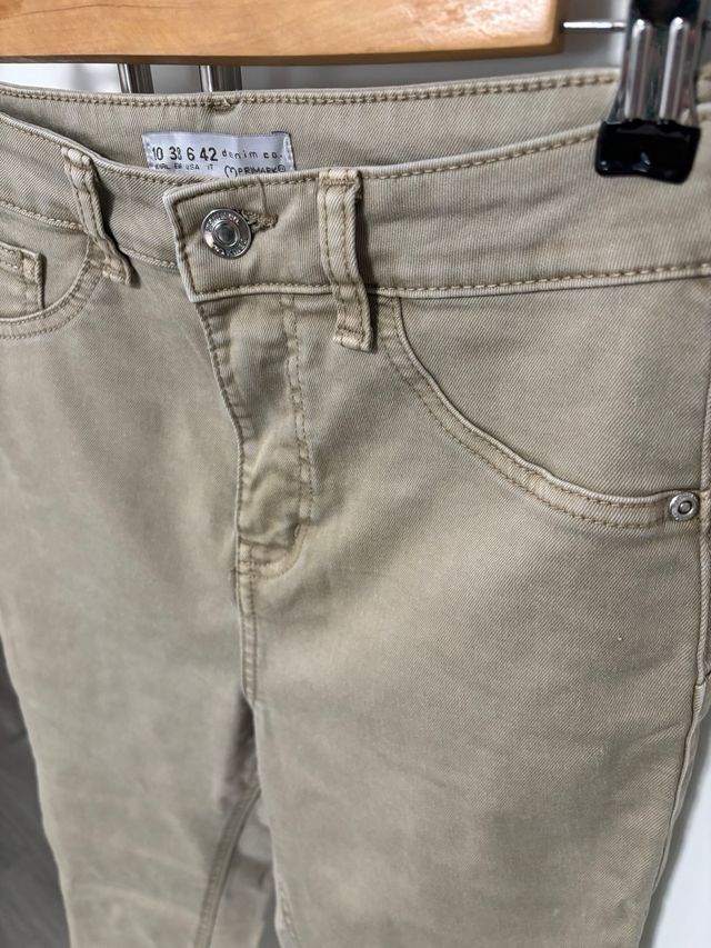 Pantalón vaquero beig
