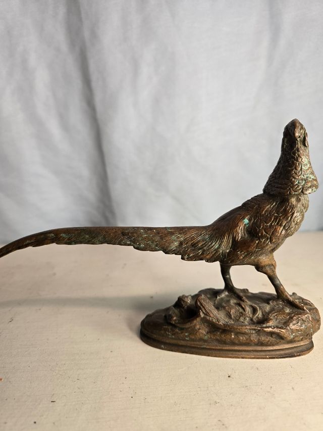 Figura de faisán de bronce