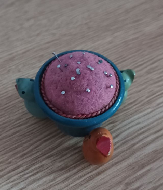 Metro costura y alfiletero vintage