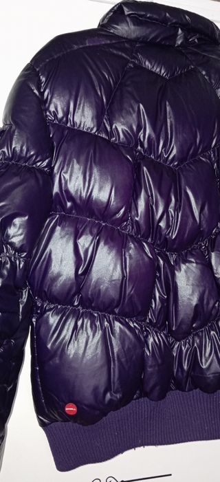 Abrigo plumas mujer morado. Marca Oneill

