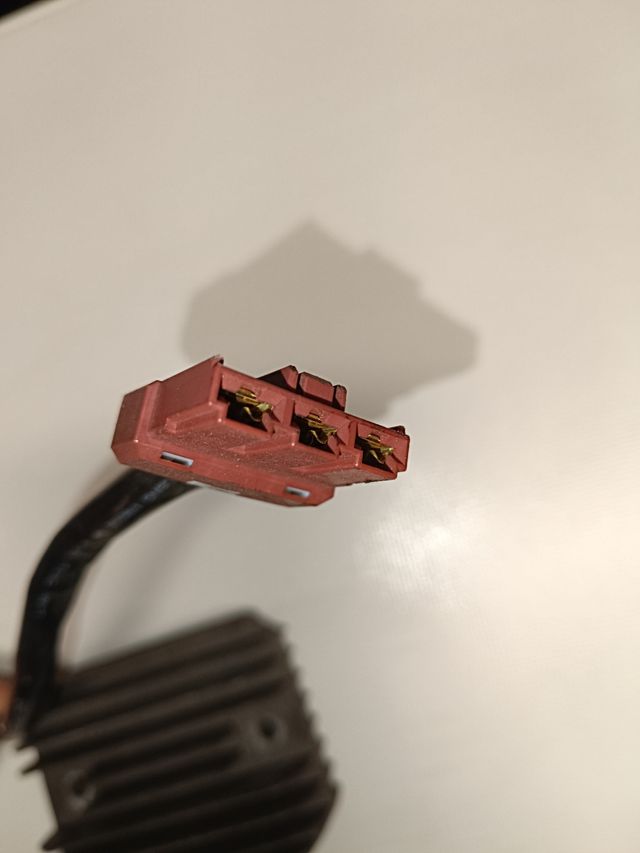 Regulador voltaje Piaggio X7