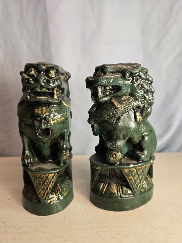 Pareja de dragones protectores asiáticos