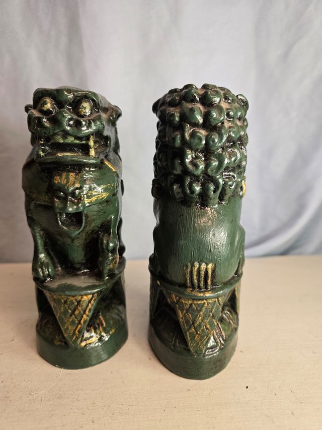 Pareja de dragones protectores asiáticos