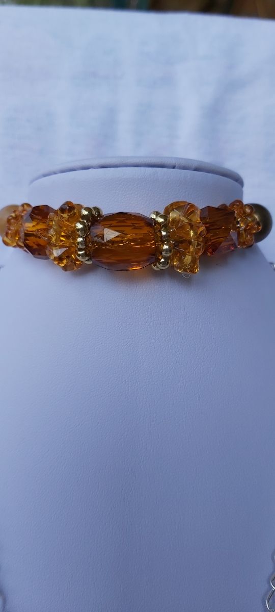 Parure di collana e bracciale con resine