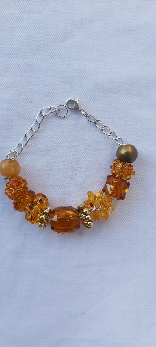 Parure di collana e bracciale con resine