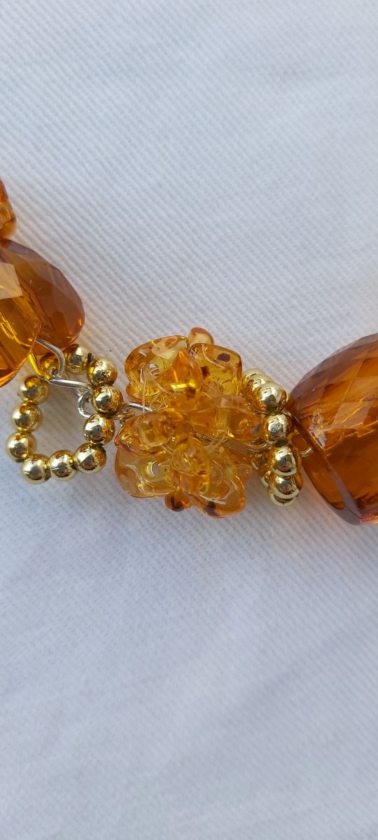 Parure di collana e bracciale con resine