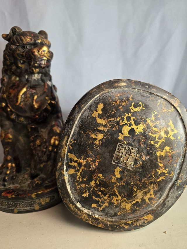 Pareja de dragones protectores con sello