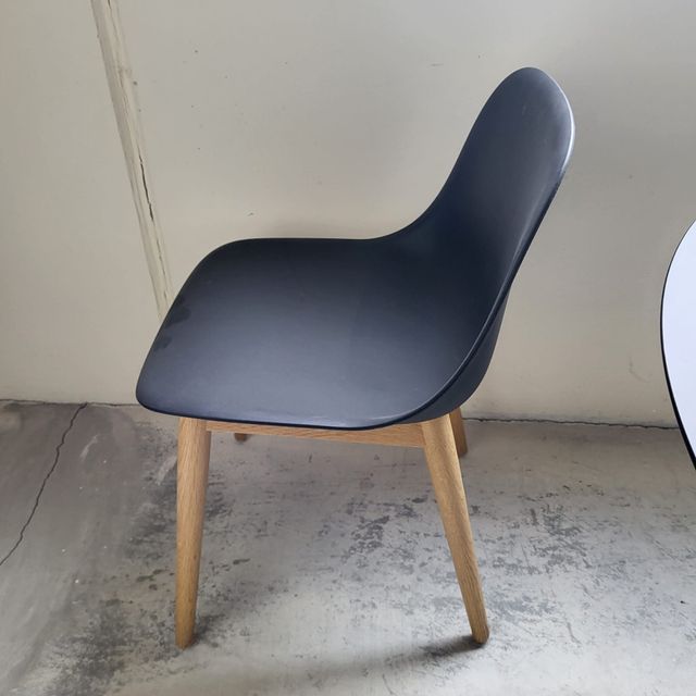 Silla Fiber Side Chair.