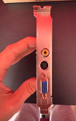 Tarjeta grafica retro Ati radeon 7000 agp